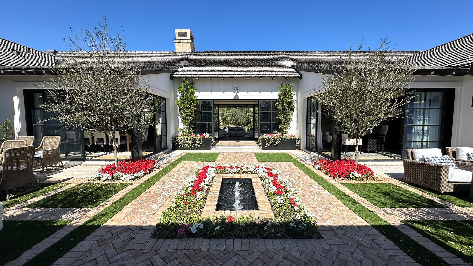 A Scottsdale estate courtyard